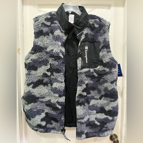 CHAMPION • High Pile Reversible Fleece Vest • Men’s - Picture 5 of 11